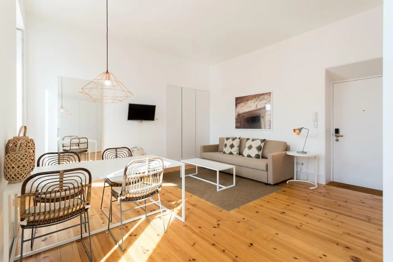 Chiado Cozy Apartments - By Lu Holidays Lisbon
